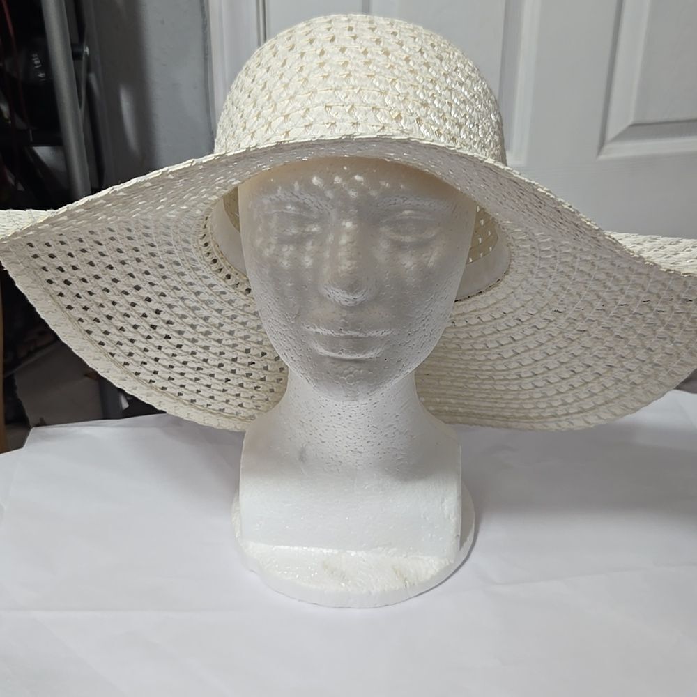 Women's Straw Floppy Brim Hat In White  One Size